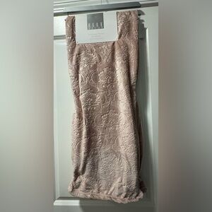 Elle Decor NWT Embossed Throw in‎ Blush Pink